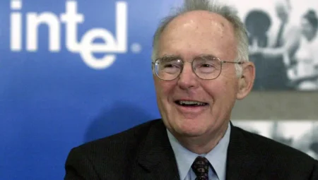 Intel Kurucusu Gordon Moore, 94 Yaşında Hayatını Kaybetti!