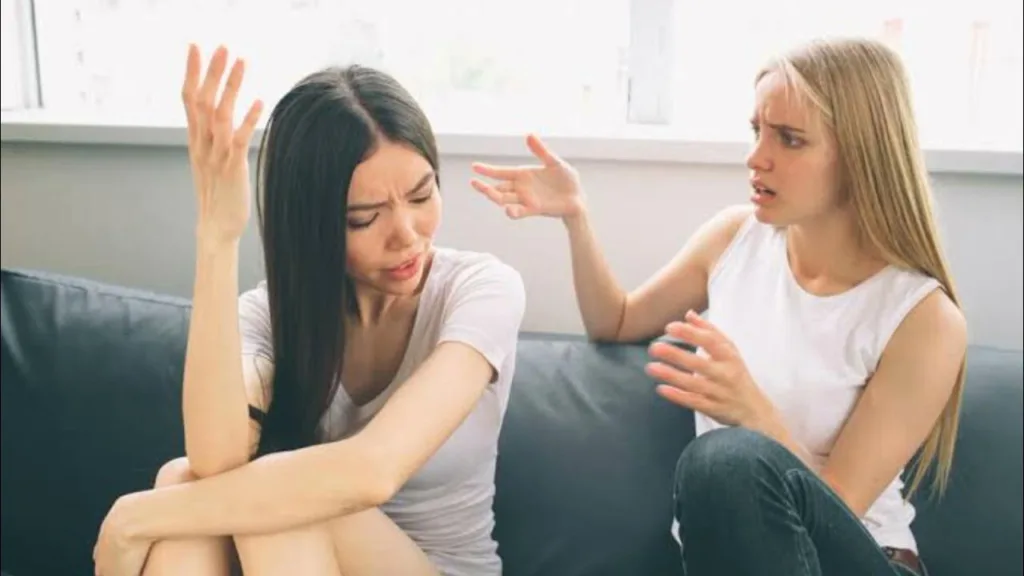 Kadınların birbirini neden kıskanır! Duyguların ardındaki dinamikler neler?