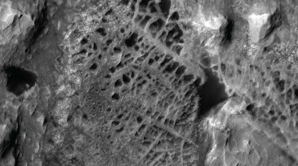 NASA’nın Curiosity Keşif Aracı, Mars’tan Önemli Görüntüler Paylaştı